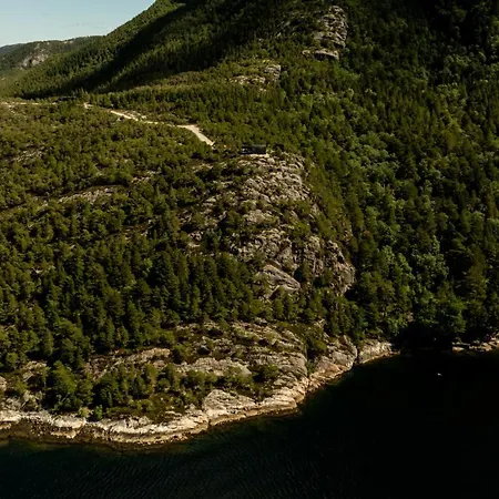 Speilhus Med Badestamp - En Unik Naturopplevelse *
